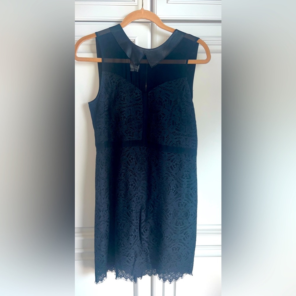 Ali Ro Black Sheath Mini Dress Sleeveless Crew Neck